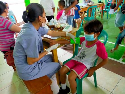 Giat Vaksinasi Nasional Untuk Anak Umur 6 s.d. 11 Tahun di GOR Desa Bungkulan 